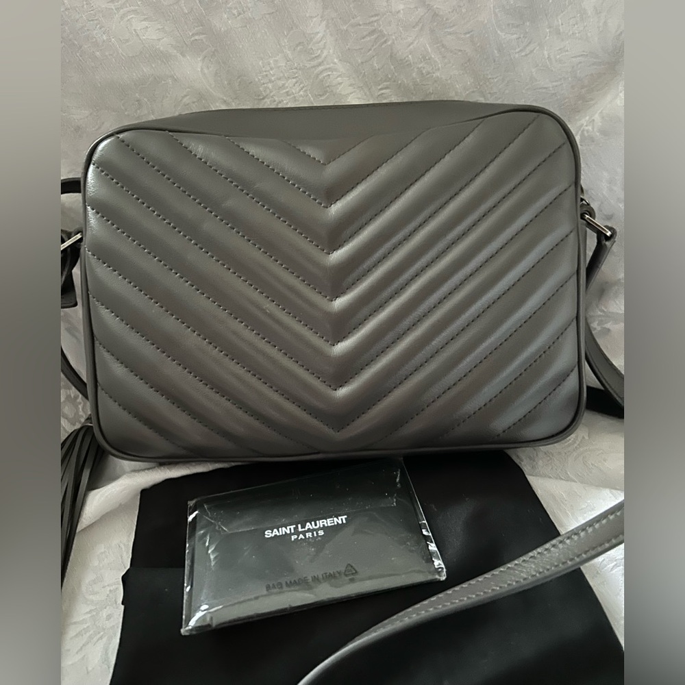 Authentic Saint Laurent Lou Camera Bag in Gray chevron quilted leather - Picture 3 of 13